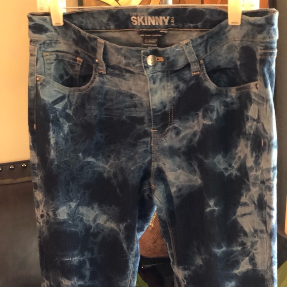 New York & Company Low Rise Skinny Tie Dye Jeans - Picture 5 of 14